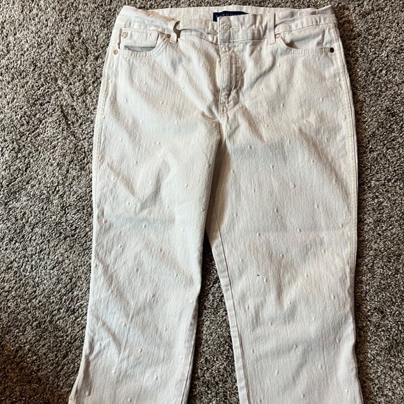 Bandolino Cream Textured Denim Capri - Picture 2 of 4